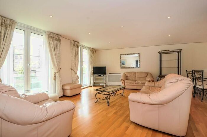 2 Bedroom Flat To Rent In Palgrave Gardens, Regents Park, London, NW1