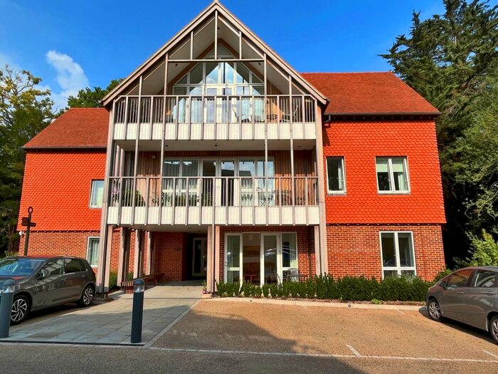 1 Bedroom Flat To Rent In Holmwood The Rise, Brockenhurst, Hampshire, SO42