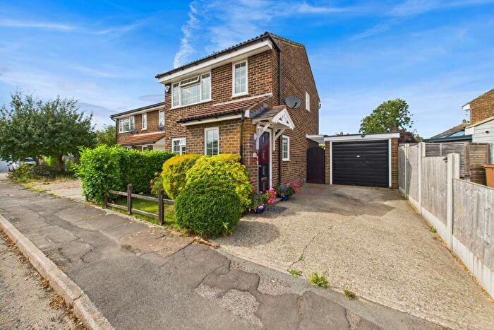 3 Bedroom Semi-Detached House For Sale In Bolingbroke Close Great Leighs, CM3