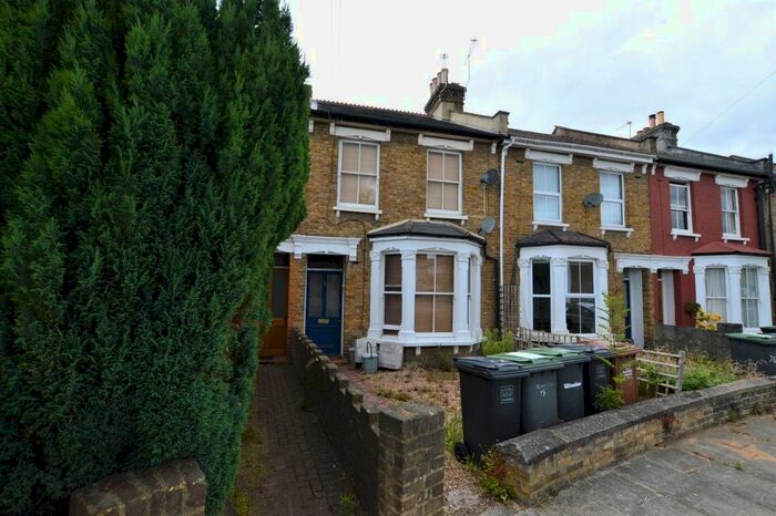 1 Bedroom Flat To Rent In Fairlawn Park, London, SE26