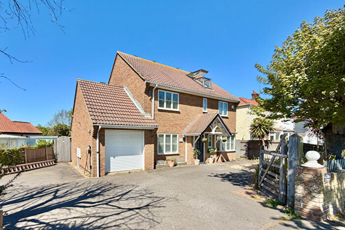 4 Bedroom Detached House For Sale In Palmarsh Crescent, Hythe, Kent, CT21