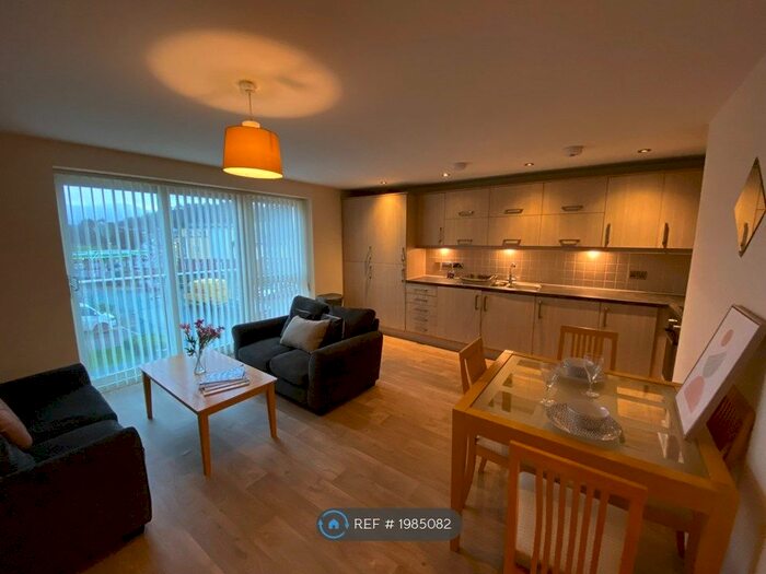 2 Bedroom Flat To Rent In Y Bae, Bangor, LL57