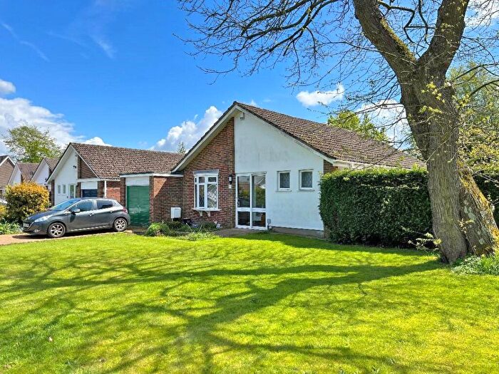 3 Bedroom Bungalow For Sale In Silverbirch Avenue, Culverstone Green, Kent, DA13