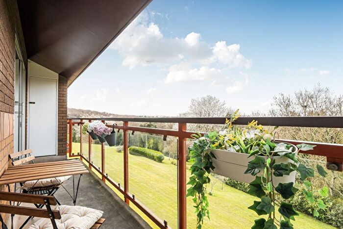 2 Bedroom Flat For Sale In Orchard Court, Sneyd Park, BS9