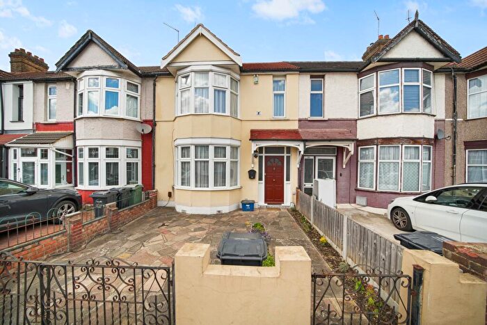 3 Bedroom Terraced House For Sale In Vernon Road, Ilford, IG3