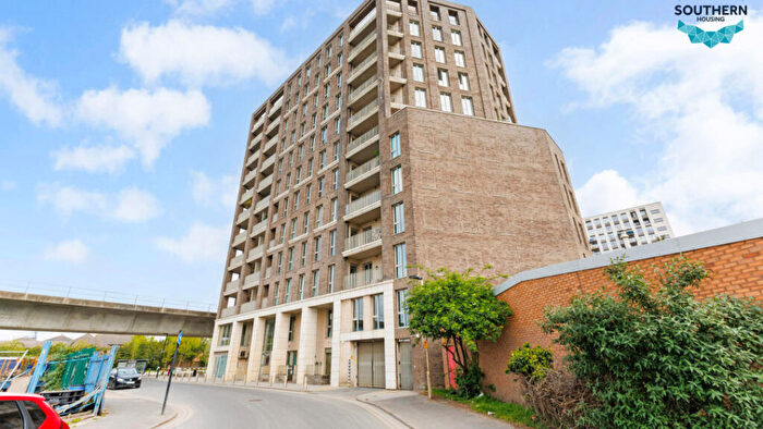 2 Bedroom Flat For Sale In Copeland Court, Knights Road, Silvertown, E16