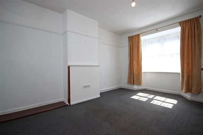3 Bedroom Terraced House For Sale In Henchman Street, London, W12