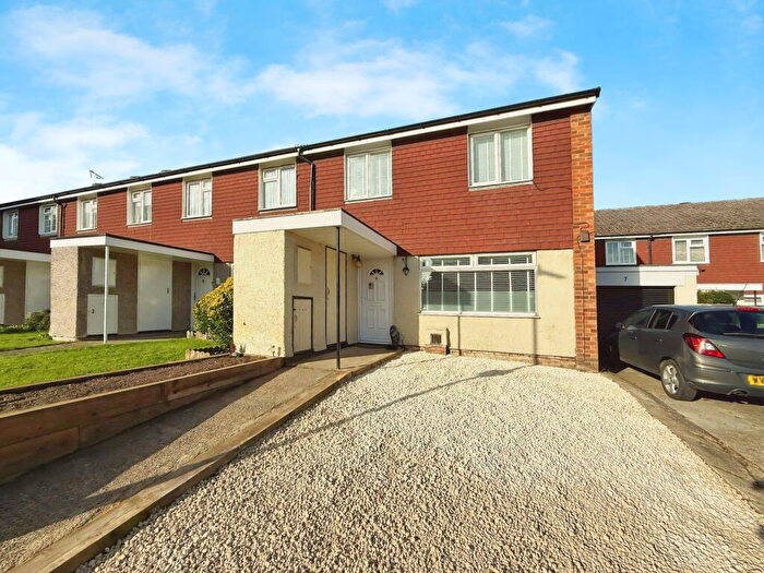 3 Bedroom End Of Terrace House For Sale In Russett Way, Swanley, BR8