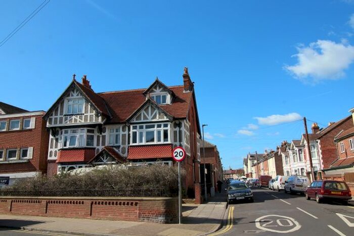 Studio To Rent In Waverley Road, Southsea, PO5
