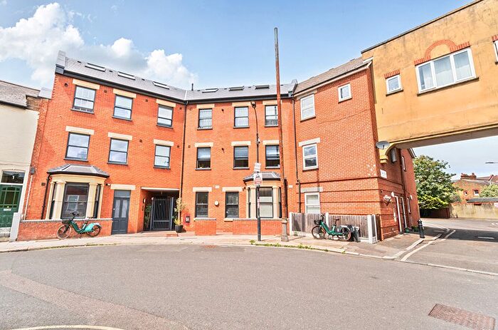 2 Bedroom Flat For Sale In Jeddo Road, London, W12