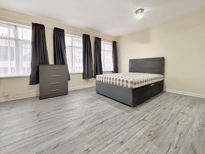1 Bedroom Flat To Rent In High Street, Slough, SL1