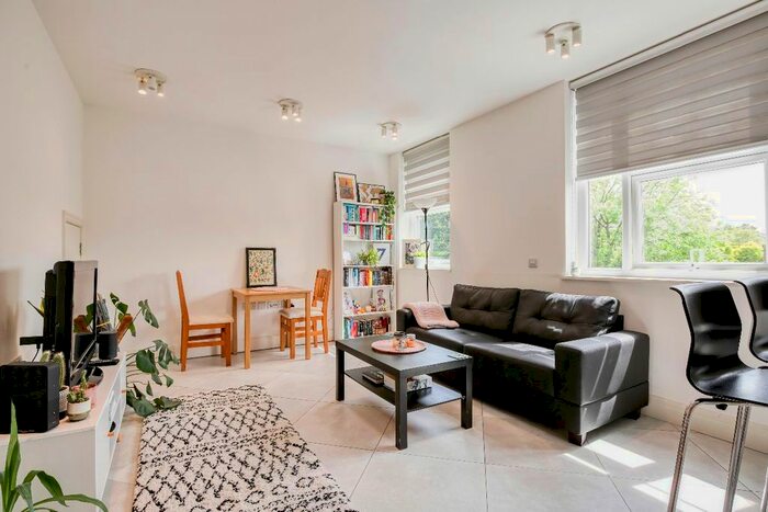 2 Bedroom Flat To Rent In The Grove, Ealing, London, W5