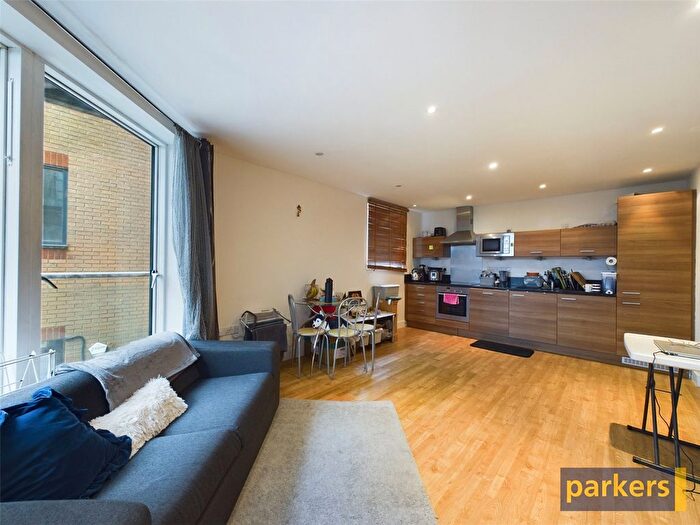 1 Bedroom Flat For Sale In Merchants Place, Reading, Berkshire, RG1