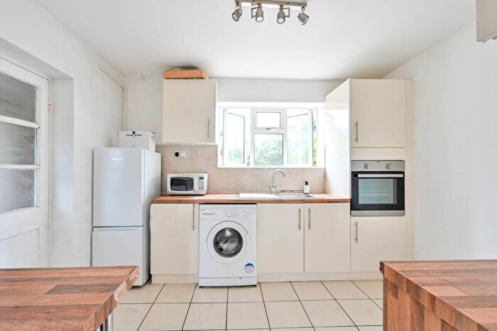 3 Bedroom Semi Detached House For Sale In Stoughton Road, Guildford, GU1
