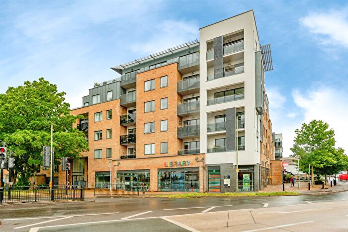 2 Bedroom Flat For Sale In Russells Crescent, Horley, RH6