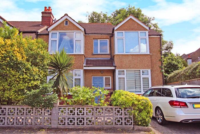 4 Bedroom House To Rent In Poplar Grove, New Malden, KT3