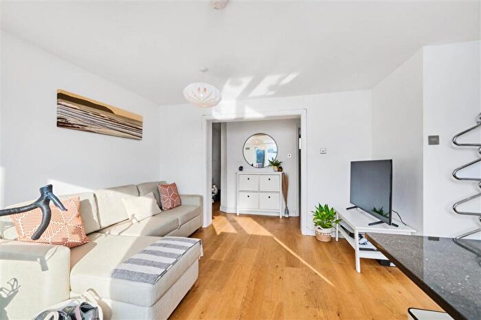 1 Bedroom Flat To Rent In Ramsden Road, SW12