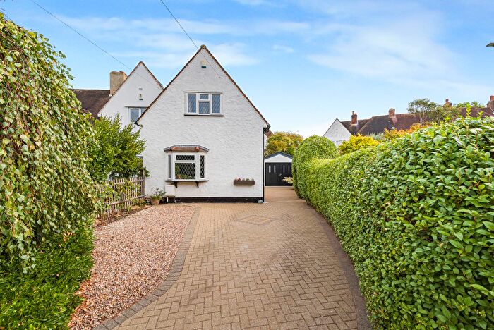 2 Bedroom Semi-detached House For Sale In Lovelace Green, Eltham, SE9