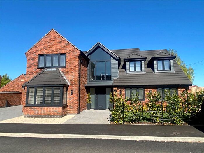 5 Bedroom Detached House For Sale In Shefford Road, Clophill, Bedfordshire, MK45