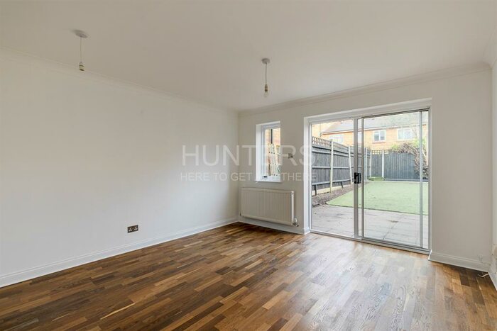 2 Bedroom Detached House To Rent In Heron Drive, London, N4