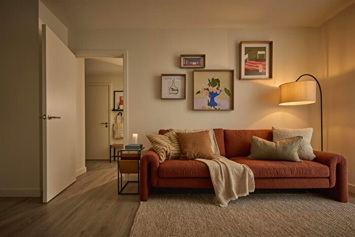 1 Bedroom Apartment For Sale In Station Approach, London, N12