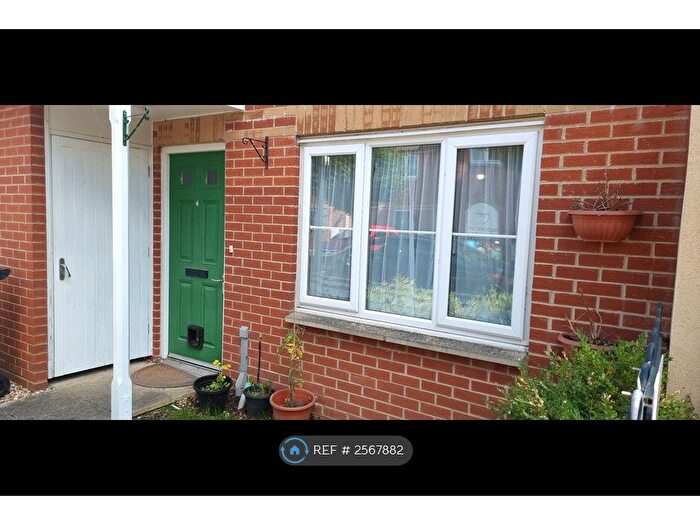 2 Bedroom Flat To Rent In Pollards Way, Taunton, TA1