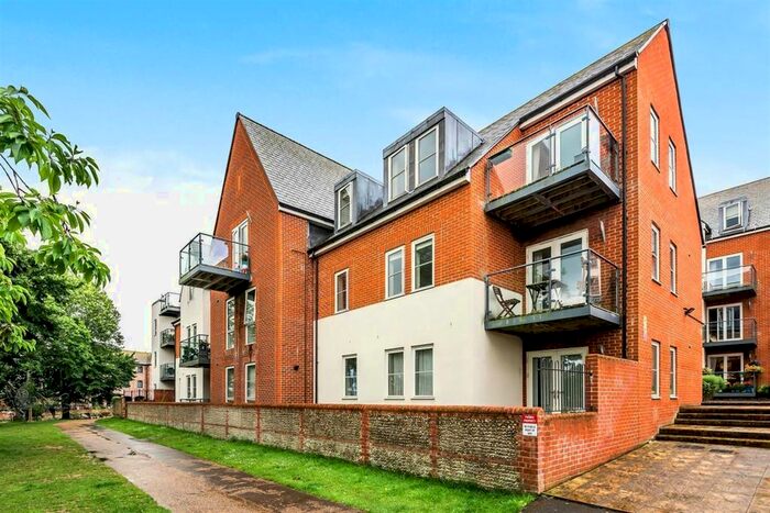 2 Bedroom Flat To Rent In John Rennie Road, Chichester PO19