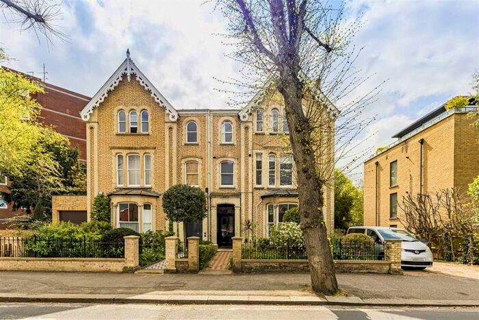 2 Bedroom Flat To Rent In Cromwell Road, TW11
