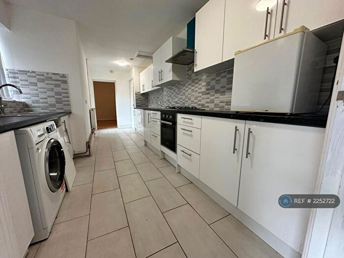 4 Bedroom Terraced House To Rent In Barker Street, Oldbury, B68