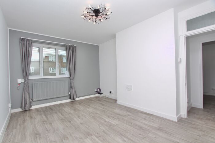 3 Bedroom Maisonette To Rent In Howard Road, Stoke Newington, London, N16