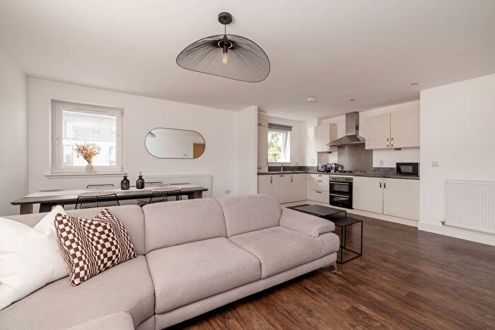 2 Bedroom Flat For Sale In / Burnbrae Drive, Edinburgh, EH12