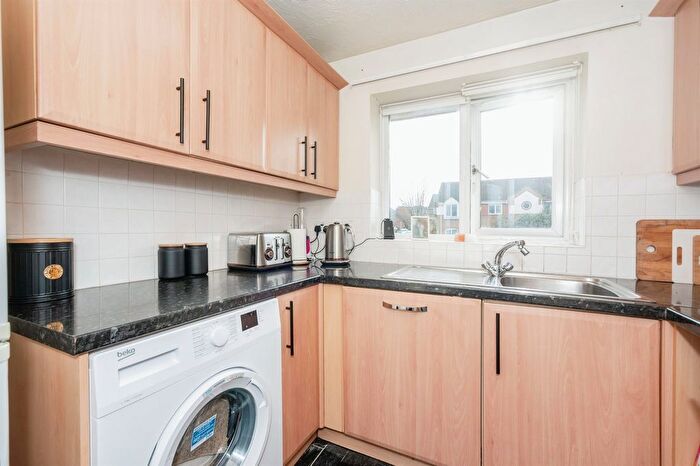 2 Bedroom Flat For Sale In Caravel Close, Chafford Hundred, Grays, RM16