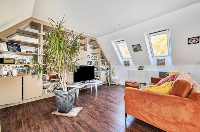 1 Bedroom Flat For Sale In Sarum Road, Winchester, Hampshire, SO22