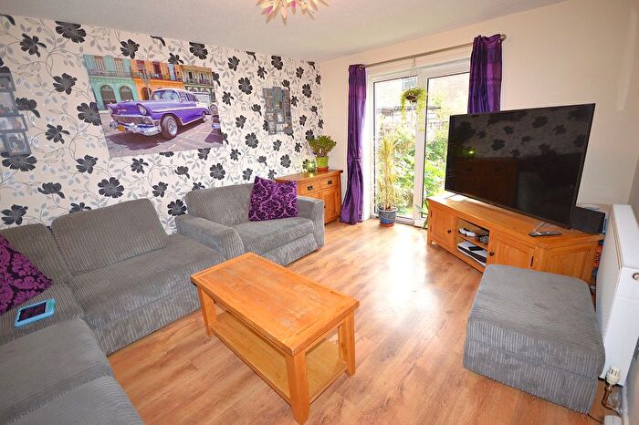 3 Bedroom Terraced House For Sale In Lon Ceirios, Newtown, Powys, SY16
