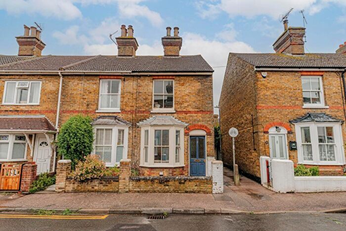3 Bedroom End Of Terrace House For Sale In Kings Road, Faversham, ME13