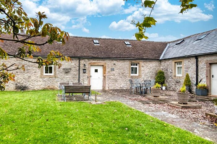 2 Bedroom Barn Conversion For Sale In Manor Court, Over Haddon, Bakewell, DE45