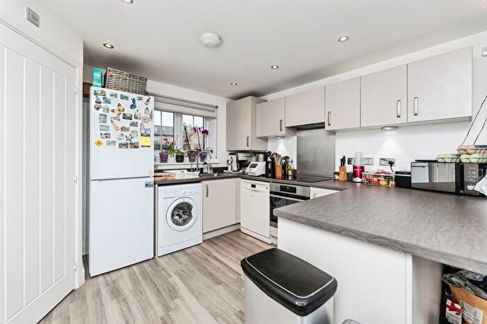 3 Bedroom Semi-Detached House For Sale In Silkstone Road, Featherstone, Pontefract, WF7