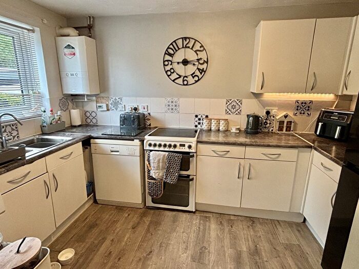 3 Bedroom End Of Terrace House For Sale In New Bridge Road, Glen Parva, Leicester, Leicestershire., LE2