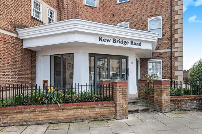 1 Bedroom Flat To Rent In Kew Bridge Road, Brentford, TW8
