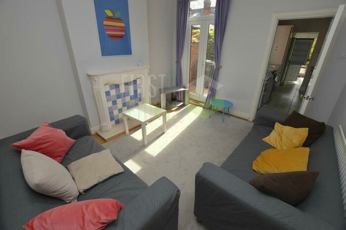 4 Bedroom Terraced House To Rent In Hartopp Road, Clarendon Park, LE2