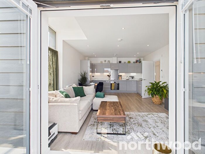 2 Bedroom Flat For Sale In Highwood Drive, Chilmington Lakes, Ashford, TN23