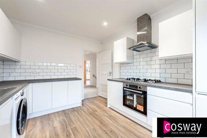 3 Bedroom Maisonette To Rent In Tennyson Road, Mill Hill, NW7