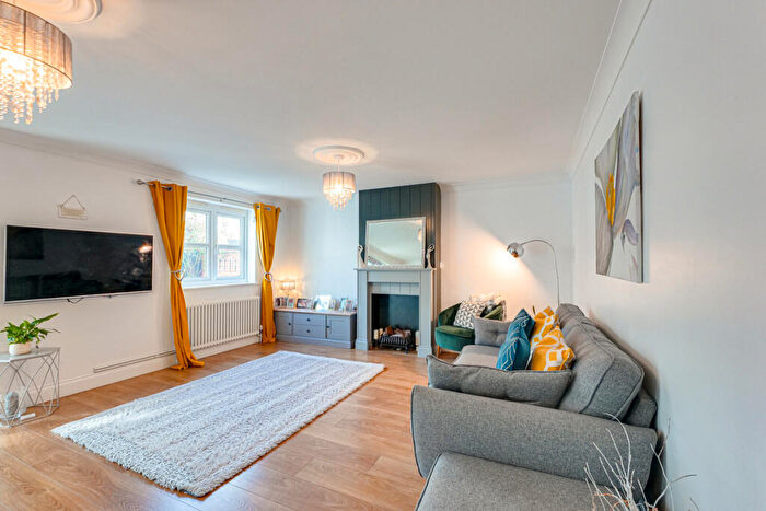 4 Bedroom Detached House For Sale In Roxwell Crescent, Wickford, SS12