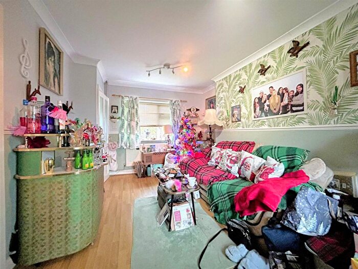 2 Bedroom Semi-Detached House For Sale In Racecourse Mount, Chesterfield, S41