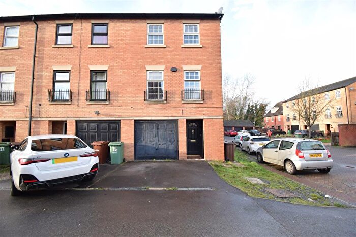 4 Bedroom End Terrace House To Rent In The Point, Wakefield, WF2