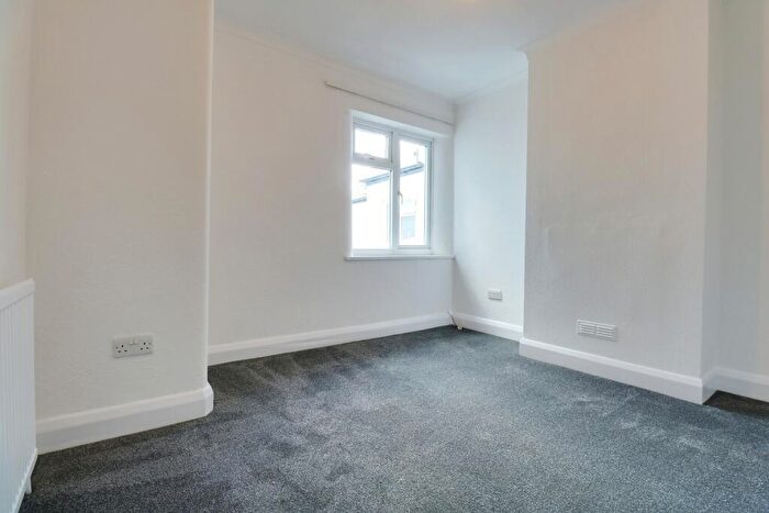 2 Bedroom Apartment To Rent In Bromley, Kent, BR2