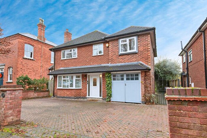 4 Bedroom Detached House For Sale In Alexandra Road, Burton-On-Trent, DE15