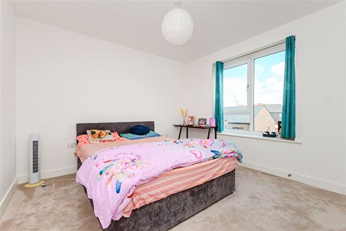 3 Bedroom Town House For Sale In Glenway Road, Rochester, Kent, ME1