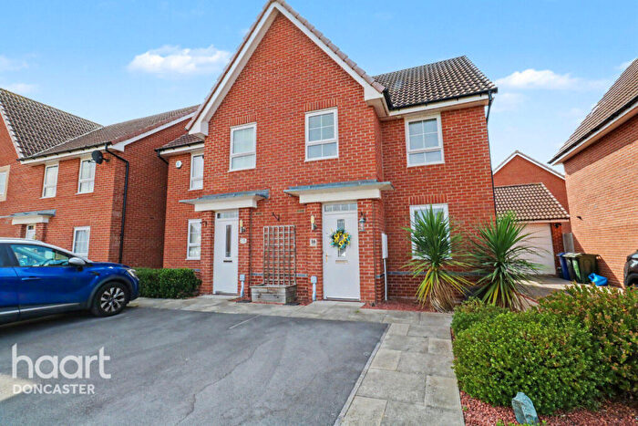 3 Bedroom Semi-Detached House For Sale In Whitmoore Drive, Auckley, Doncaster, DN9