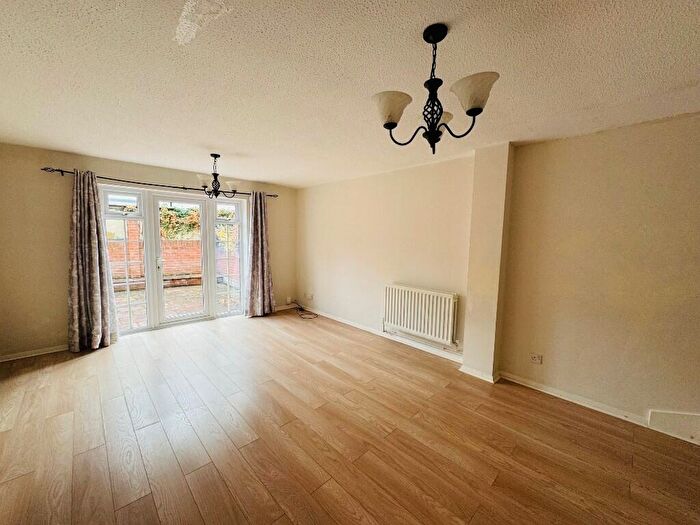 2 Bedroom End Of Terrace House To Rent In Cottage Grove, Surbiton, Surrey, KT6